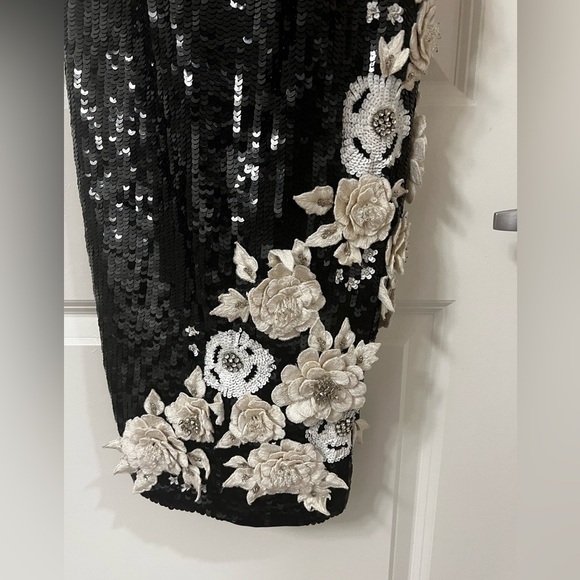 Alice+Olivia FRANCIE Asymmetric Floral Appliques Sequin Embellished Fitted Dress - Picture 5 of 17